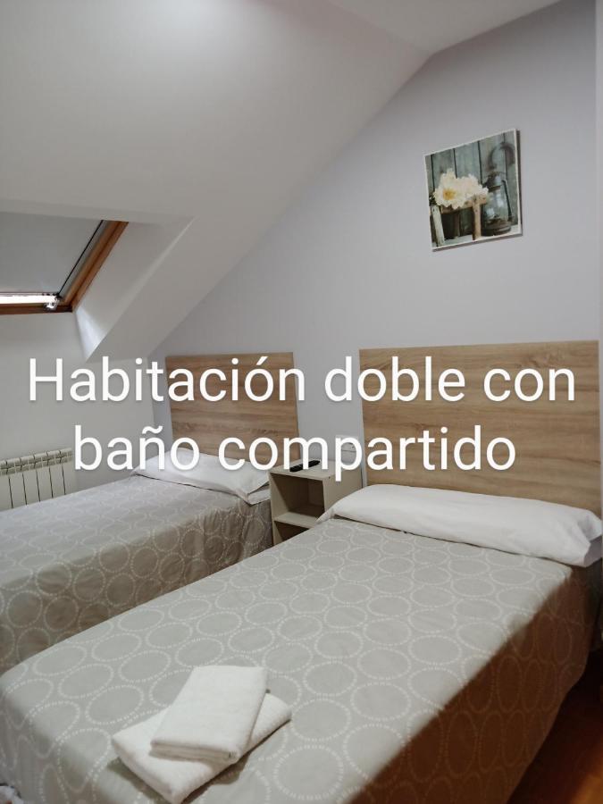 Pension Ameneiral O Pedrouzo Ruang foto