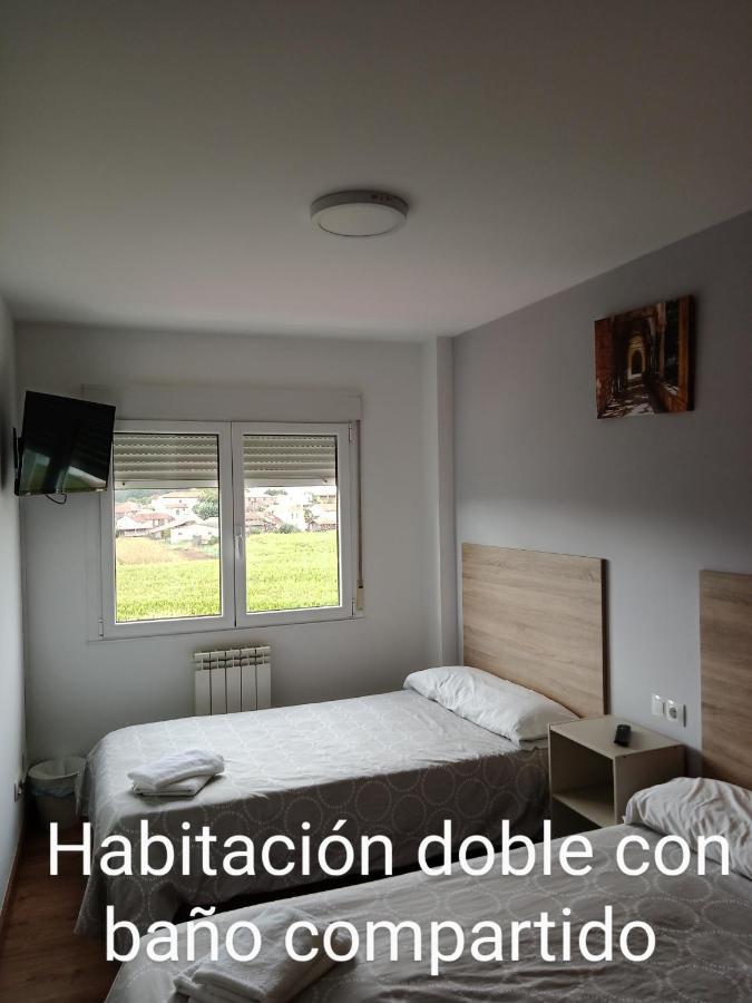 Pension Ameneiral O Pedrouzo Ruang foto